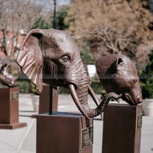 Elefantenkopf Skulptur