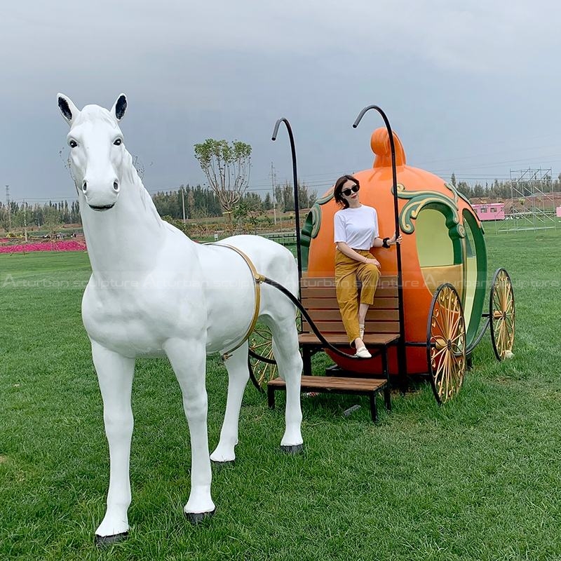 statua di cavallo e carrozza