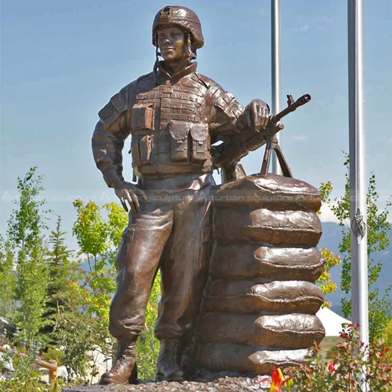statue militari all'aperto