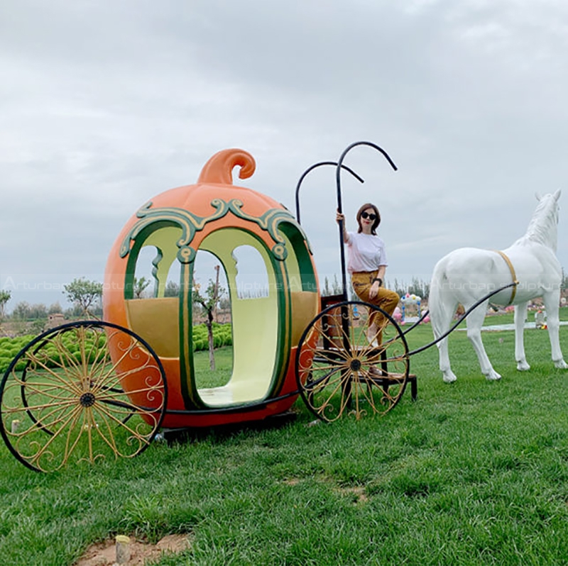 statua di cavallo e carrozza