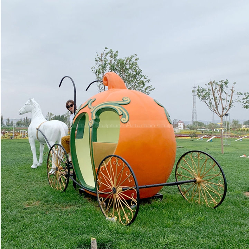 statua di cavallo e carrozza