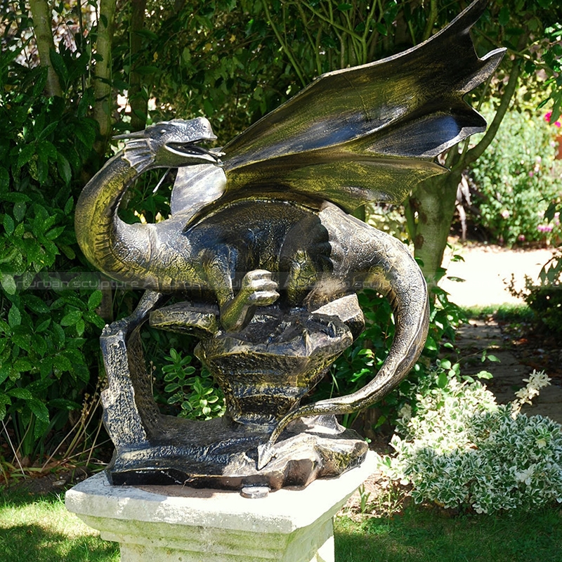 sculpture de dragon extérieur