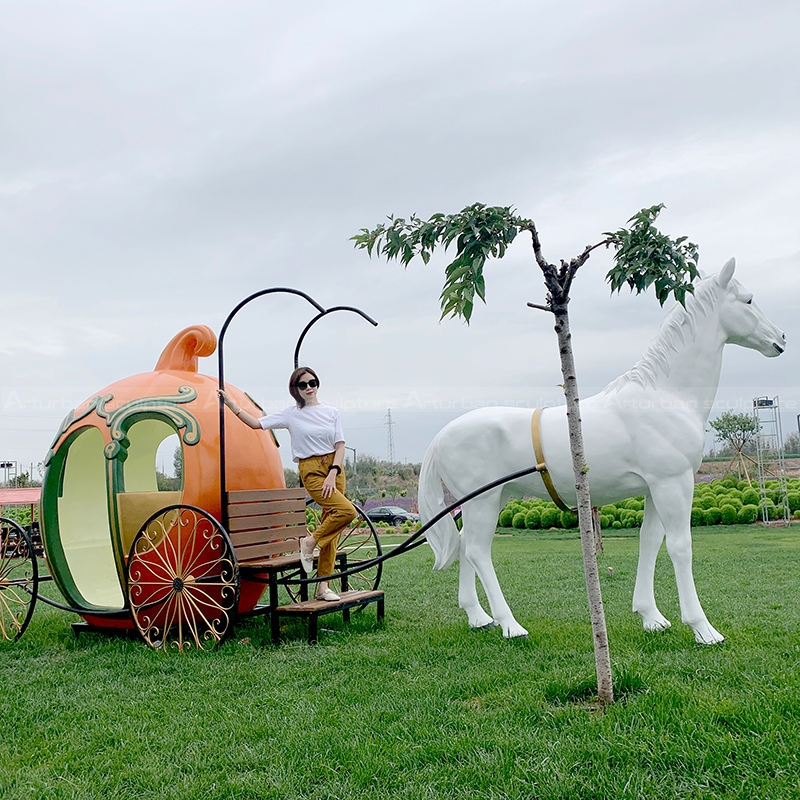 statua di cavallo e carrozza