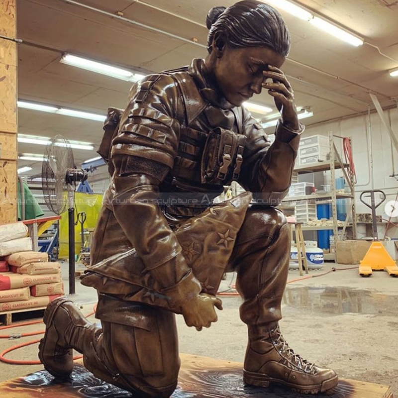 statue militari all'aperto