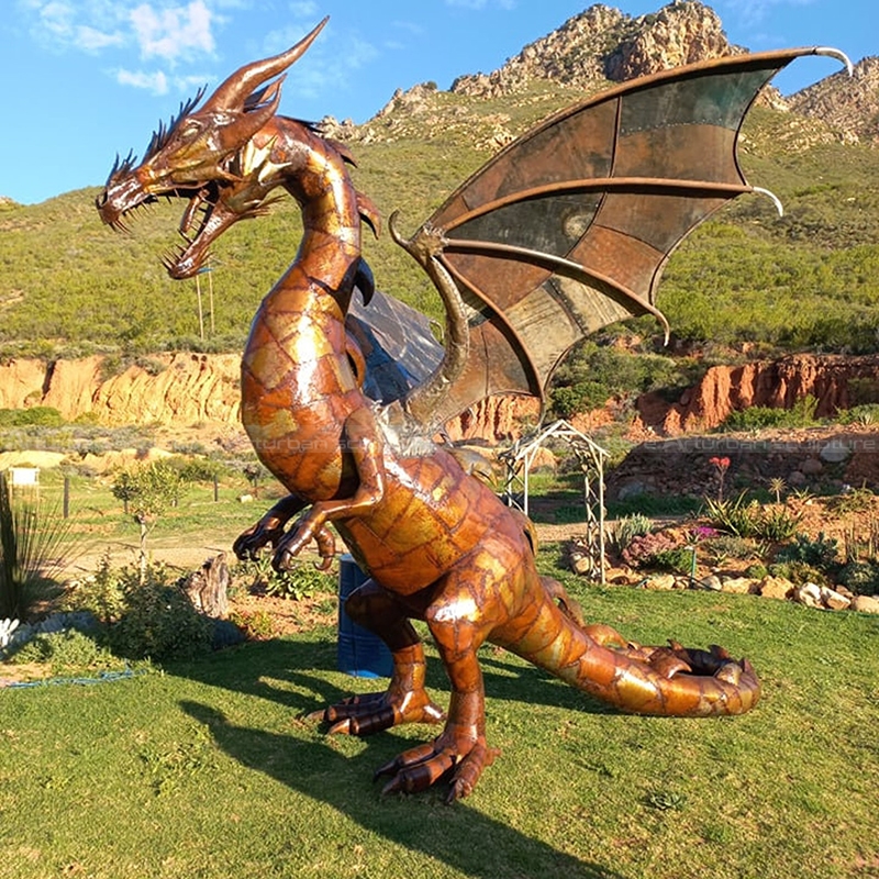 sculpture de dragon extérieur
