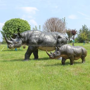 Nashorn-Statue zum Verkauf