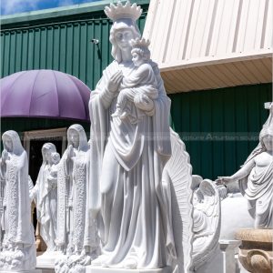 scultura di Madre Maria e Gesù
