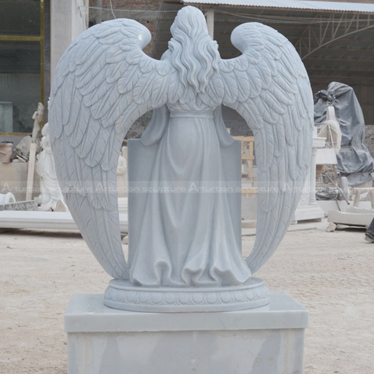 statue di angeli per tombe