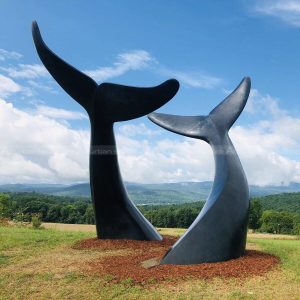 Fischschwanz-Skulptur