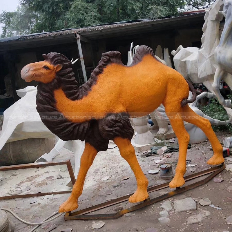 تمثال جمل بحجم طبيعي