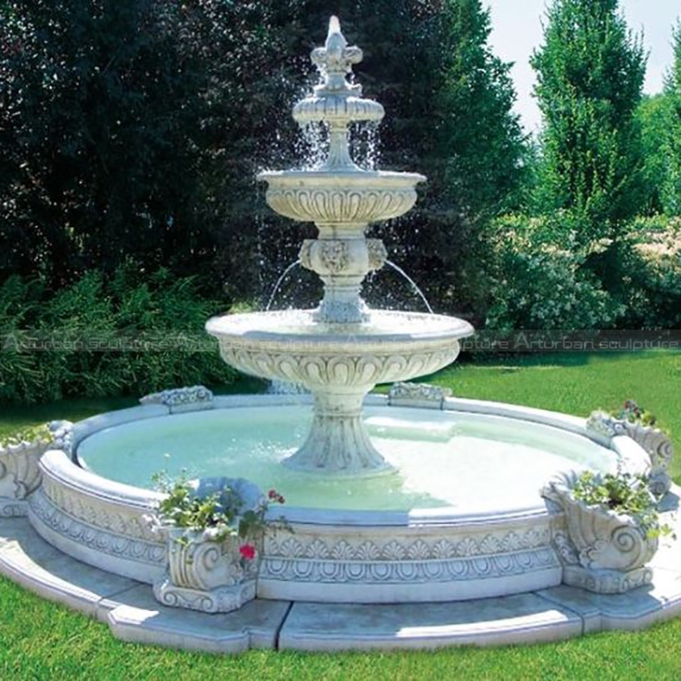 großer Marmorbrunnen