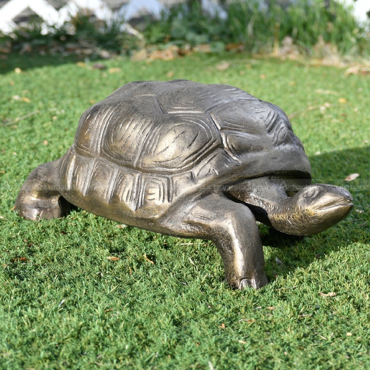 sculpture de tortue en bronze