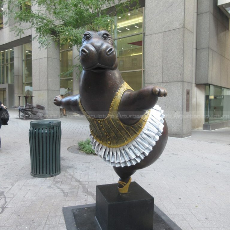 estatua de hipopótamo bailarín