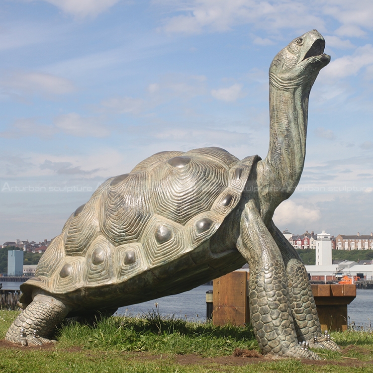 sculpture de tortue en bronze
