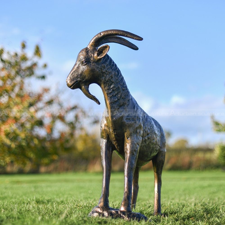 escultura de oveja a tamaño real