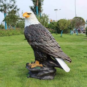 estatua de águila calva para jardín