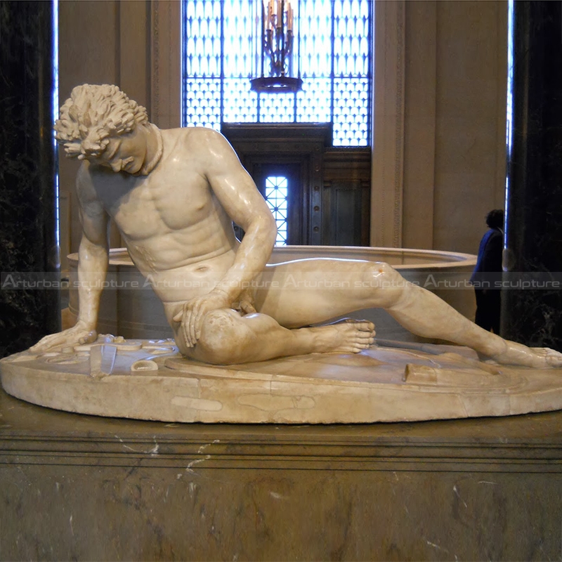 Sculptur eines sterbenden Kriegers