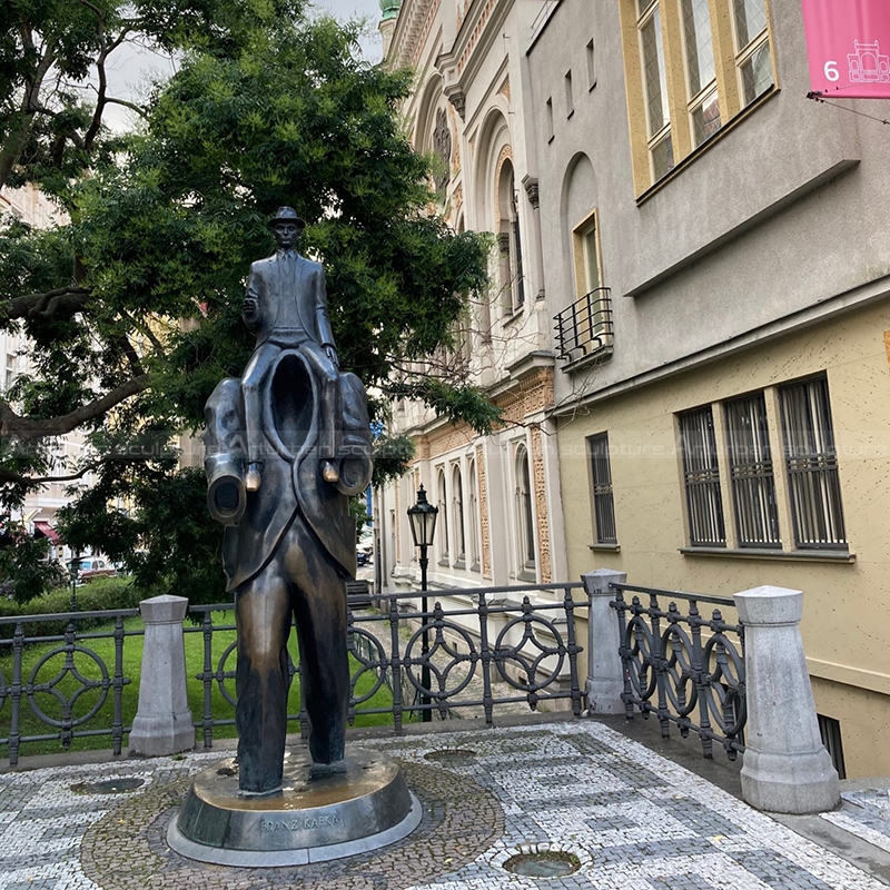 estátua de Kafka de Jaroslav Rona