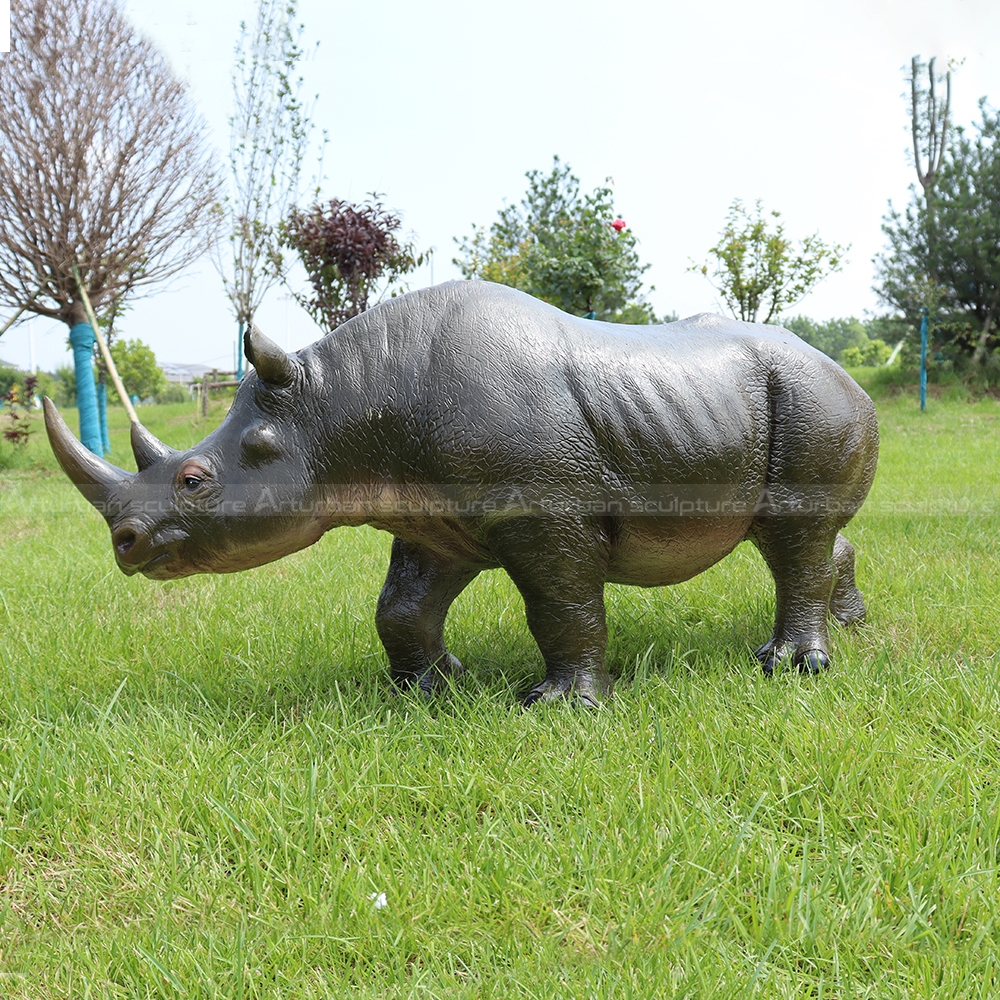 statue de rhinocéros à vendre