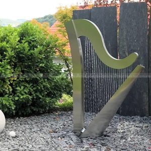 fuente moderna para el patio trasero