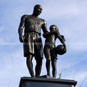 sculpture de Kobe Bryant