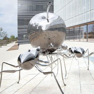escultura gigante de formiga