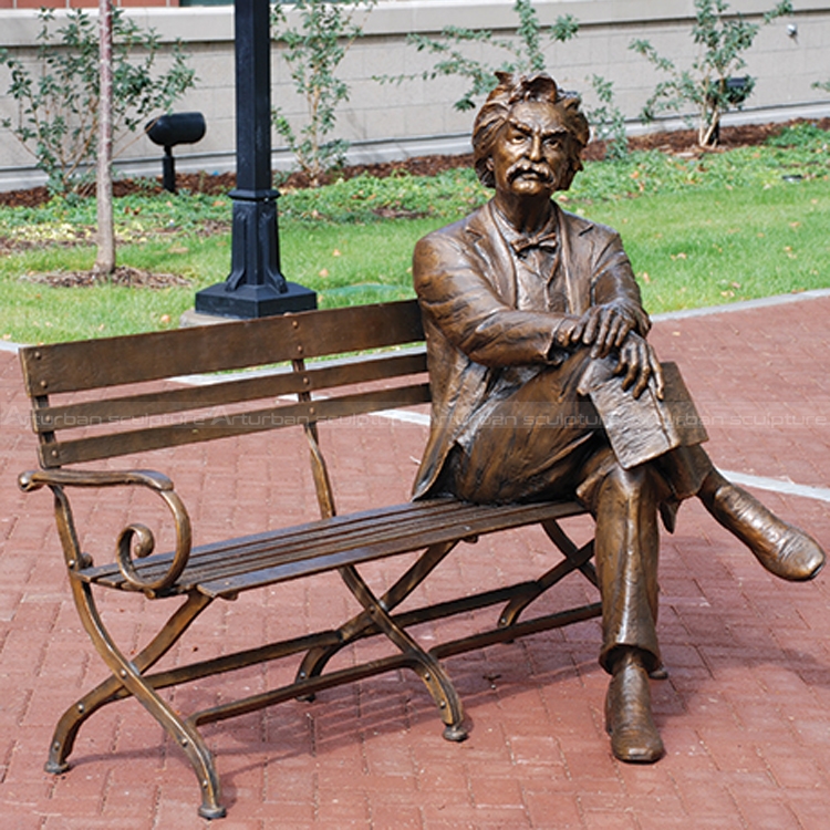 escultura de banco de Mark Twain