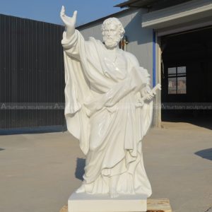 Gartenstatue des Heiligen Petrus