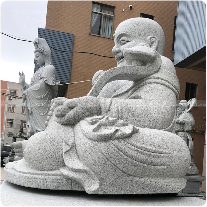 statue de bouddha rieur blanc