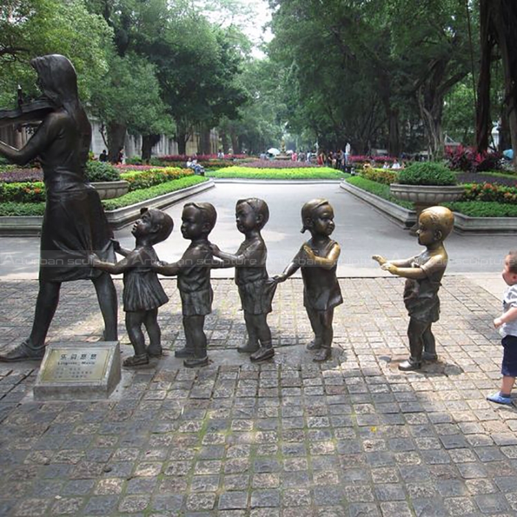 escultura de violinista