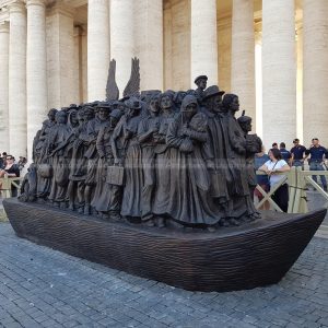 estatua de barco en la plaza de san pedro