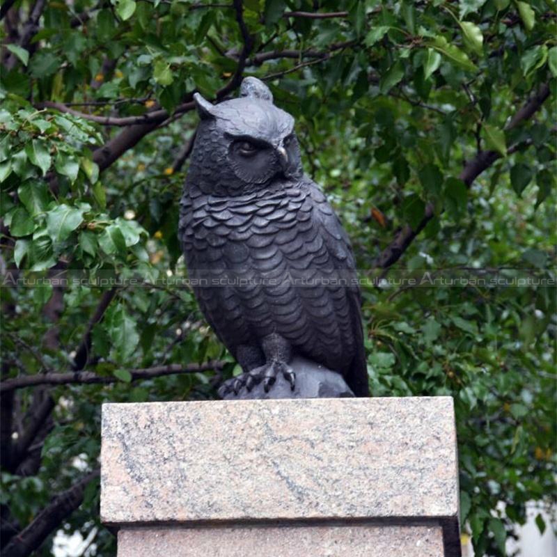 Outdoor-Eulenskulptur