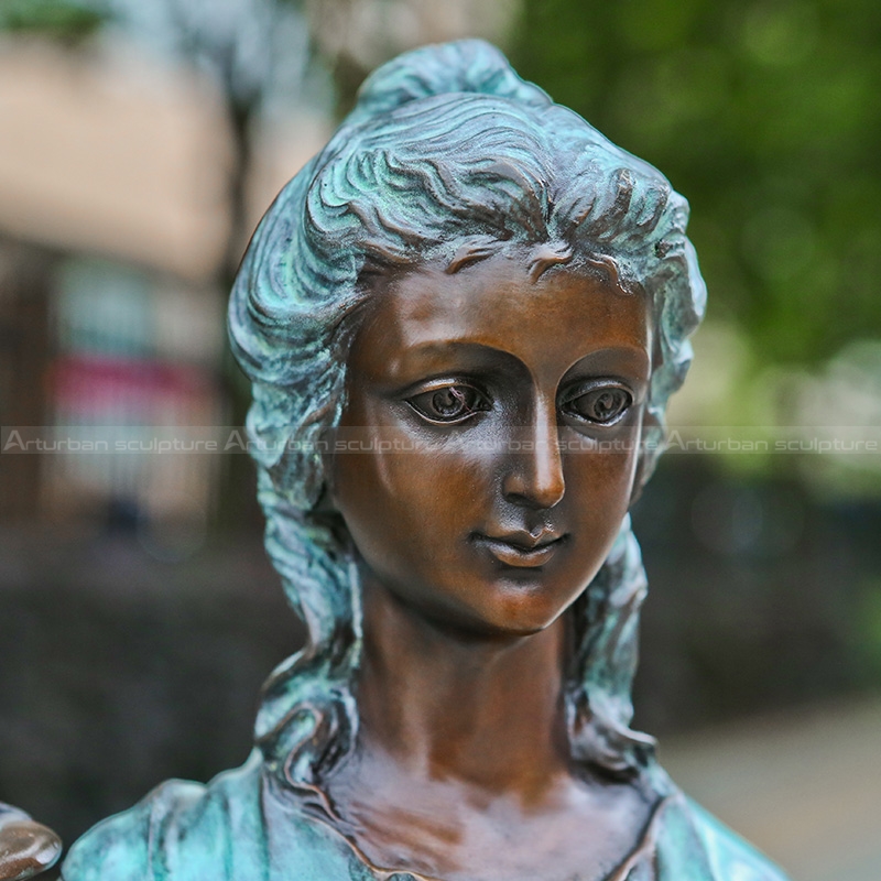 griechische Frauenstatue