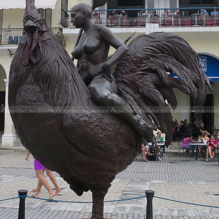 escultura de gallo gigante