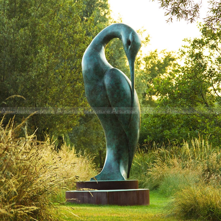 escultura de pássaro gigante