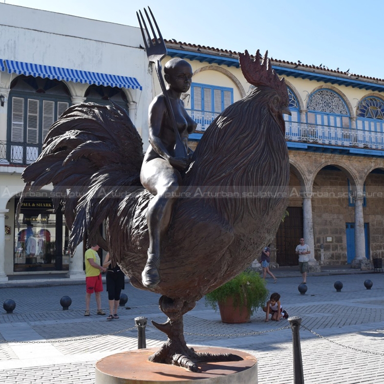 escultura de gallo gigante