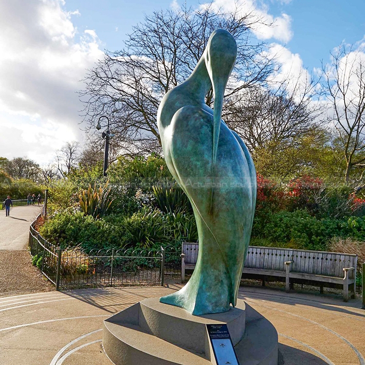 escultura de pássaro gigante