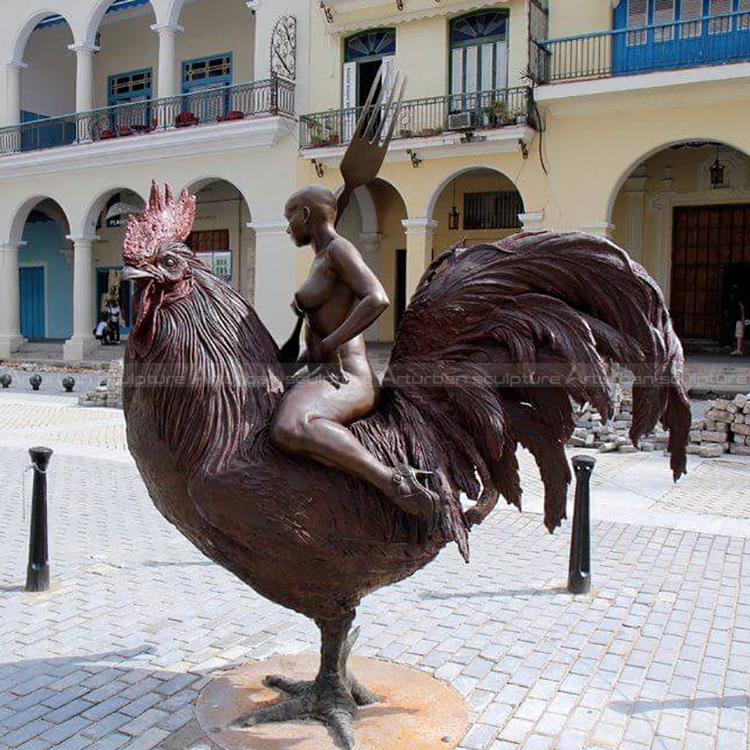 escultura de gallo gigante