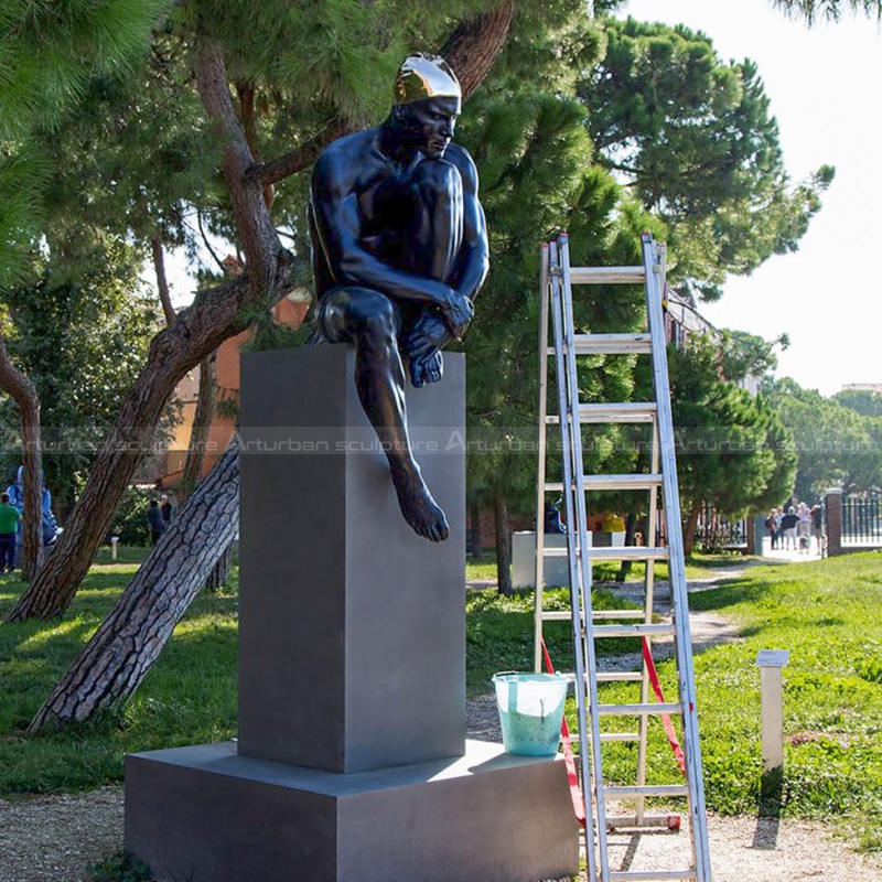 La escultura del nadador