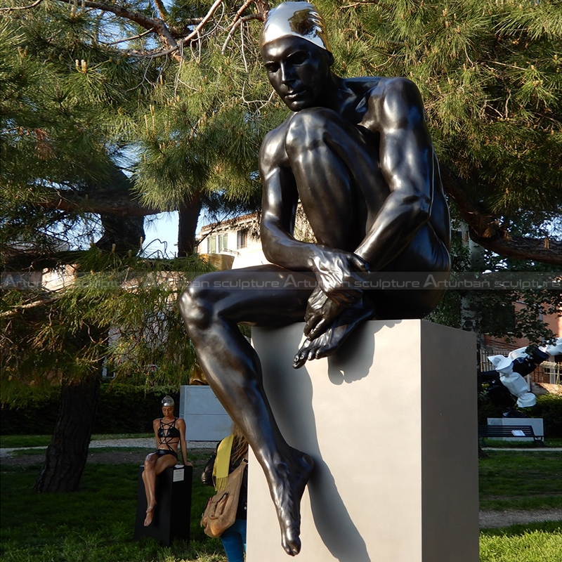 La escultura del nadador