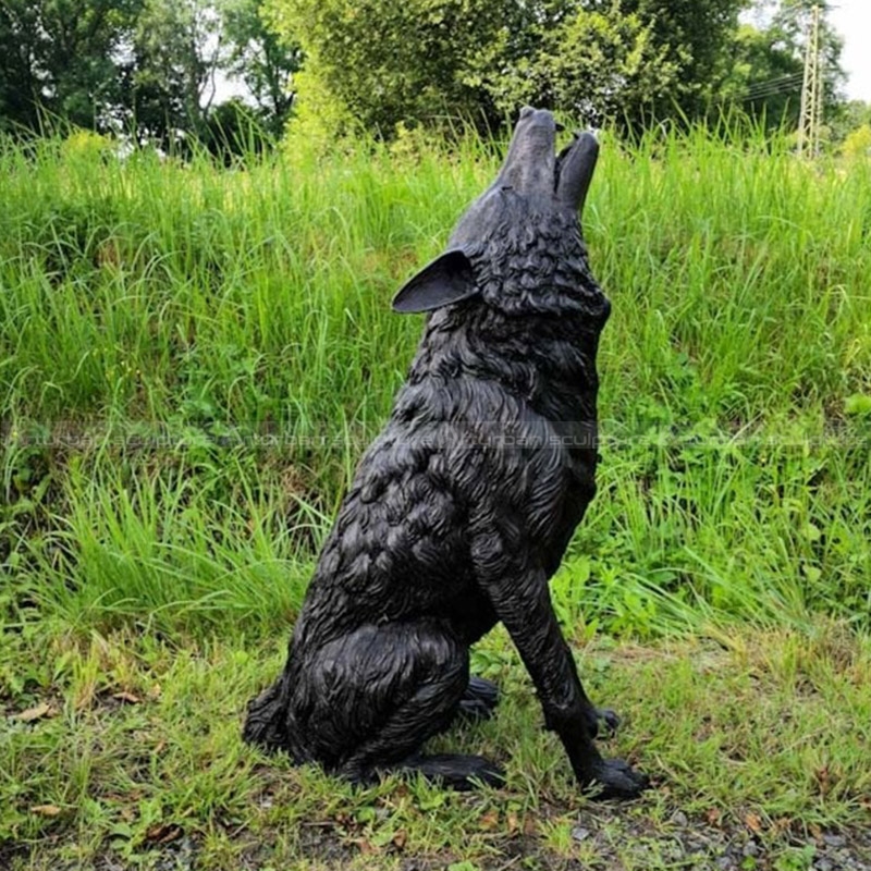Bronzewolf-Skulptur