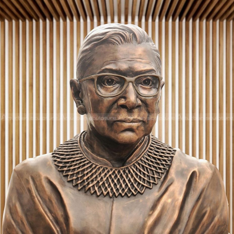 escultura de Ruth Bader Ginsburg