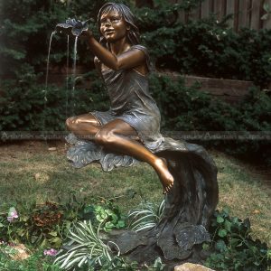 Mädchen hält Blumenbrunnen