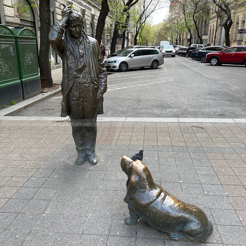 Estatua de Columbo y el perro