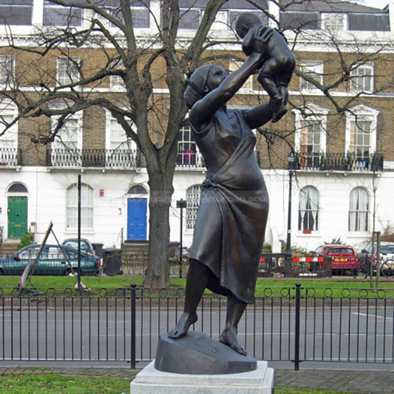 mother and baby sculpture