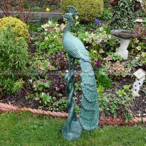 escultura de pavão para jardim