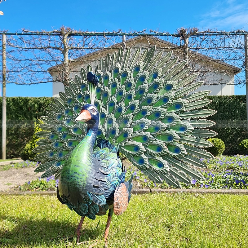 escultura de pavão para jardim