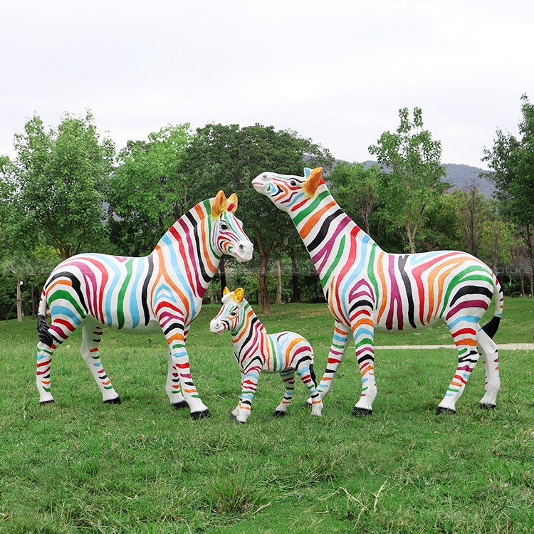 statua di zebra a grandezza naturale