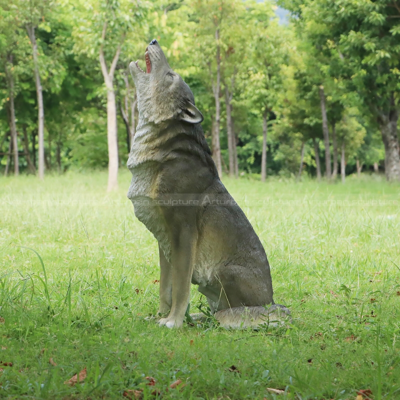 Wolf-Statuen-Garten
