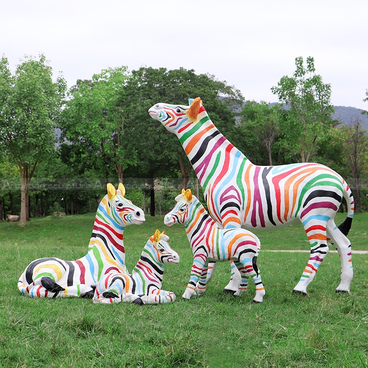 statua di zebra a grandezza naturale